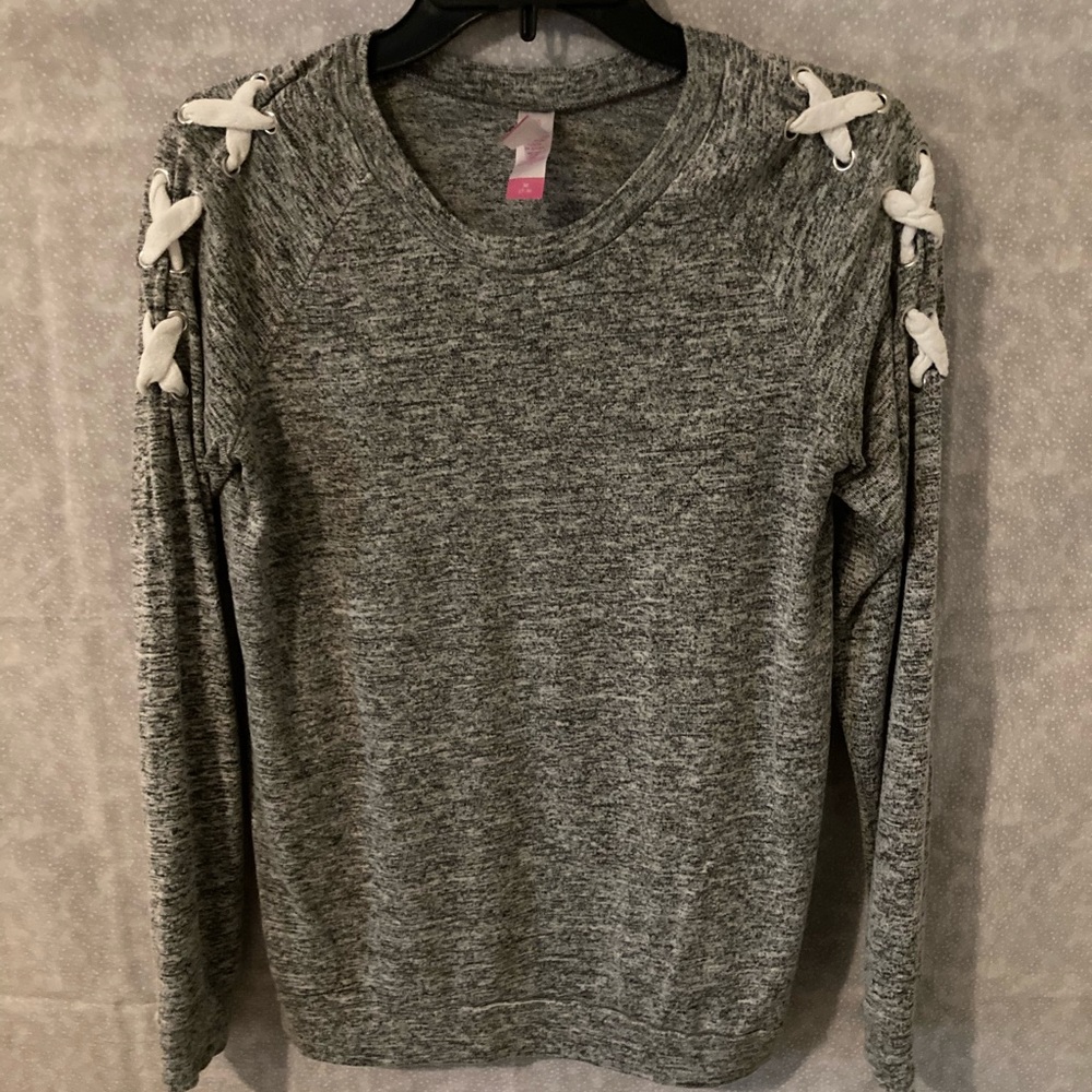 Women’s size M (7-9) Knit Top
